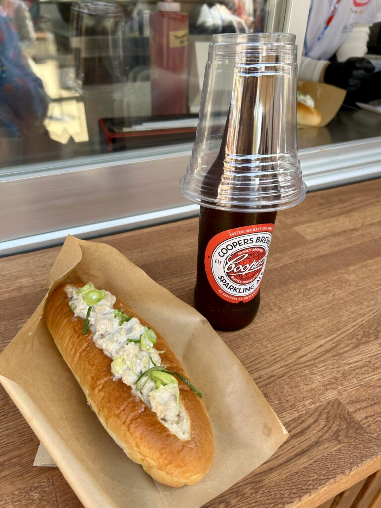 オーストラリア館のワニ肉グルメ