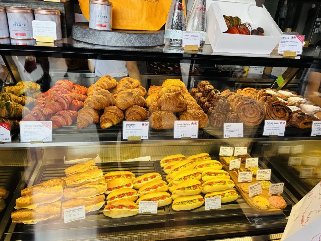 フランス館　フード　ショーケース