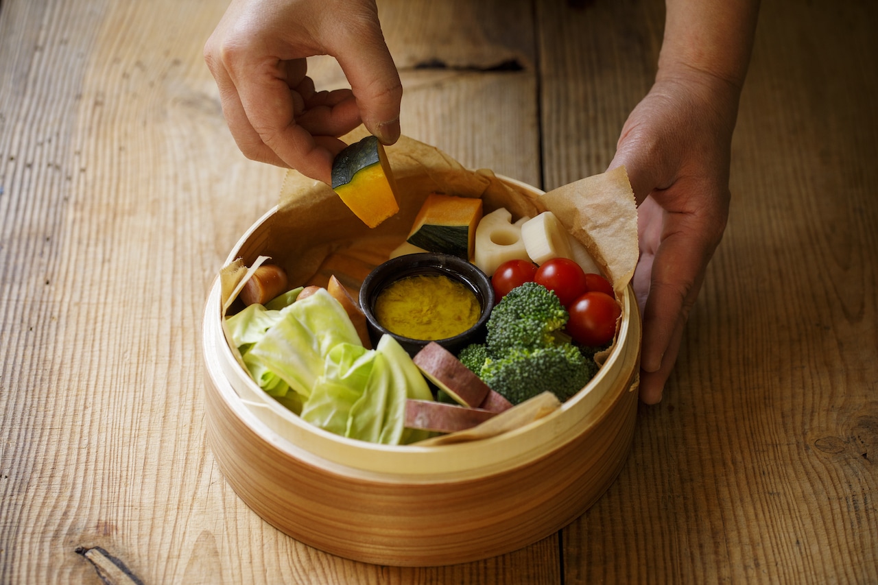 せいろに食材を並べる