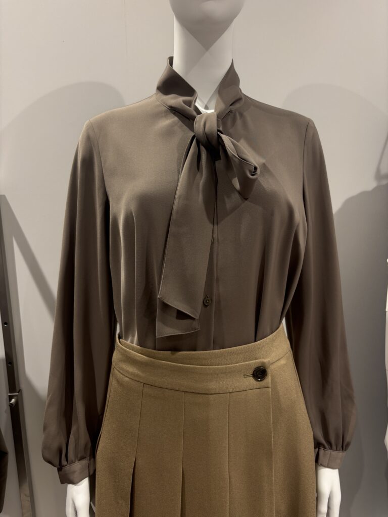 GU ボウタイブラウスコーデ