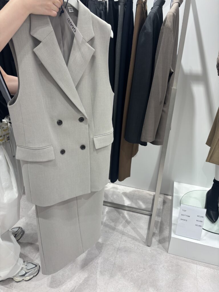 GU ダブルブレストベストZ+E・ナローロングスカート