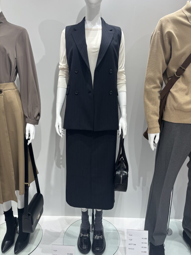 GU ダブルブレストベストZ+E・ナローロングスカートコーデ