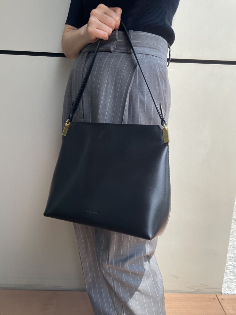 MAESTOSO（マエストソ）のAURORAショルダーバッグを使ったコーデ