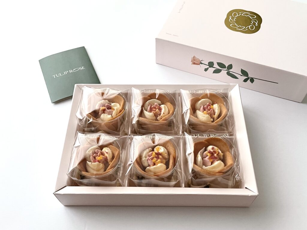 「チューリップローズ＜白桃フロマージュ＞」ボックスの詰め合わせの中身写真。