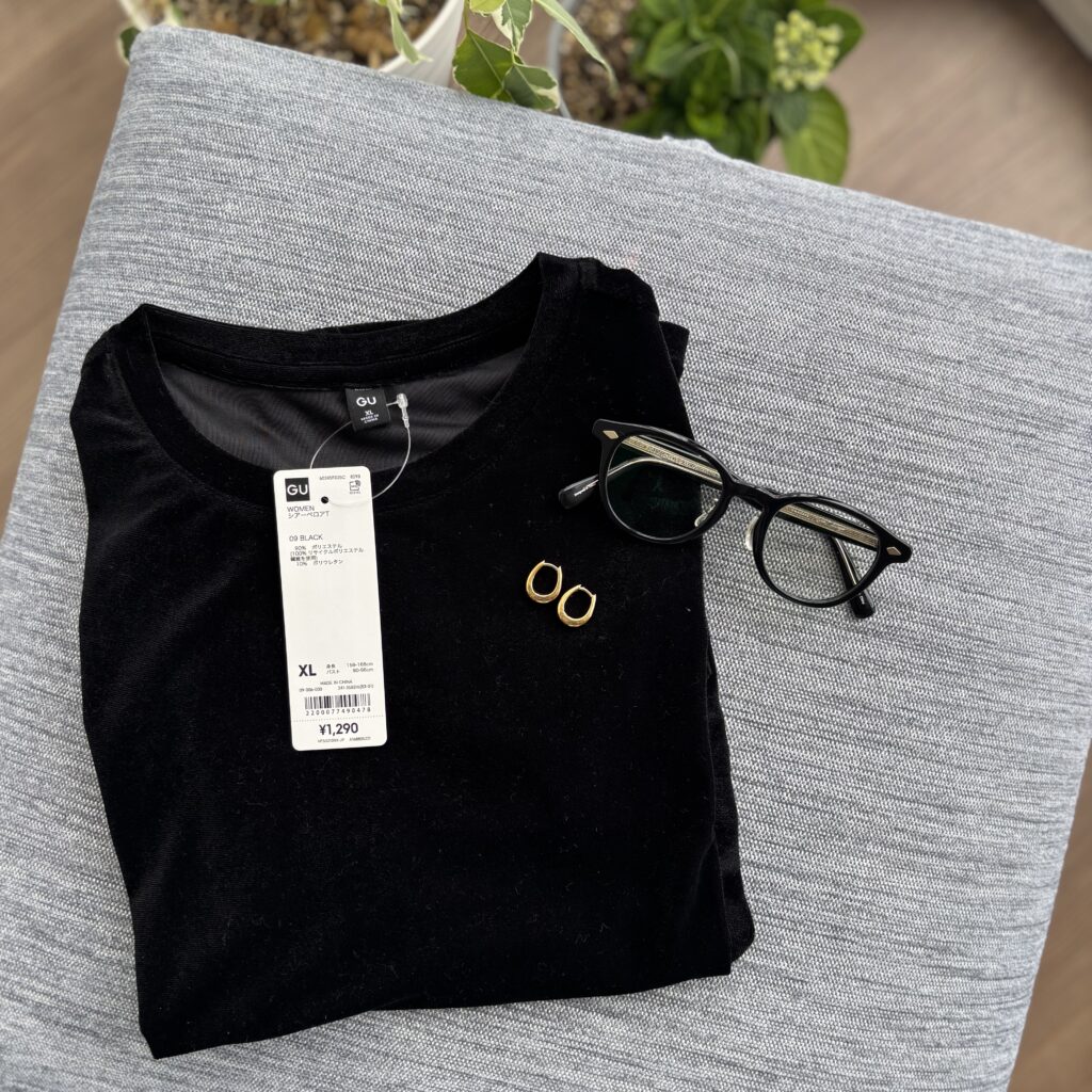 GU ベロアTシャツ