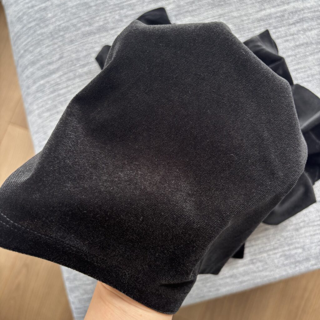 GU ベロアTシャツ