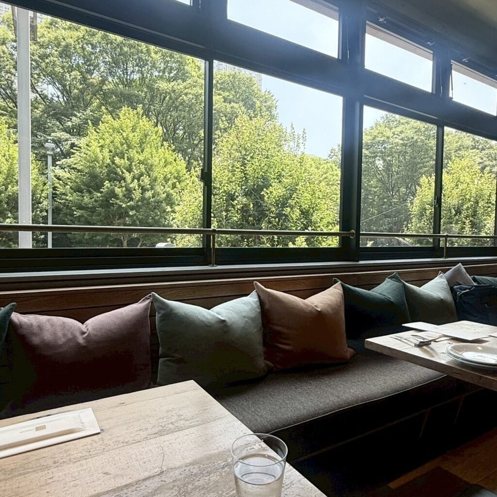 新宿　MORETHAN GRILL 100人隊デート