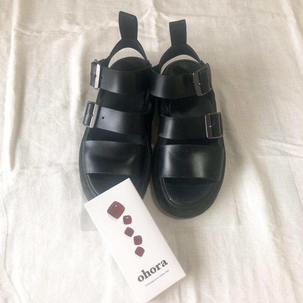 ドクターマーチン　サンダル　グリフォン　OHORA フットネイル　ペディキュア