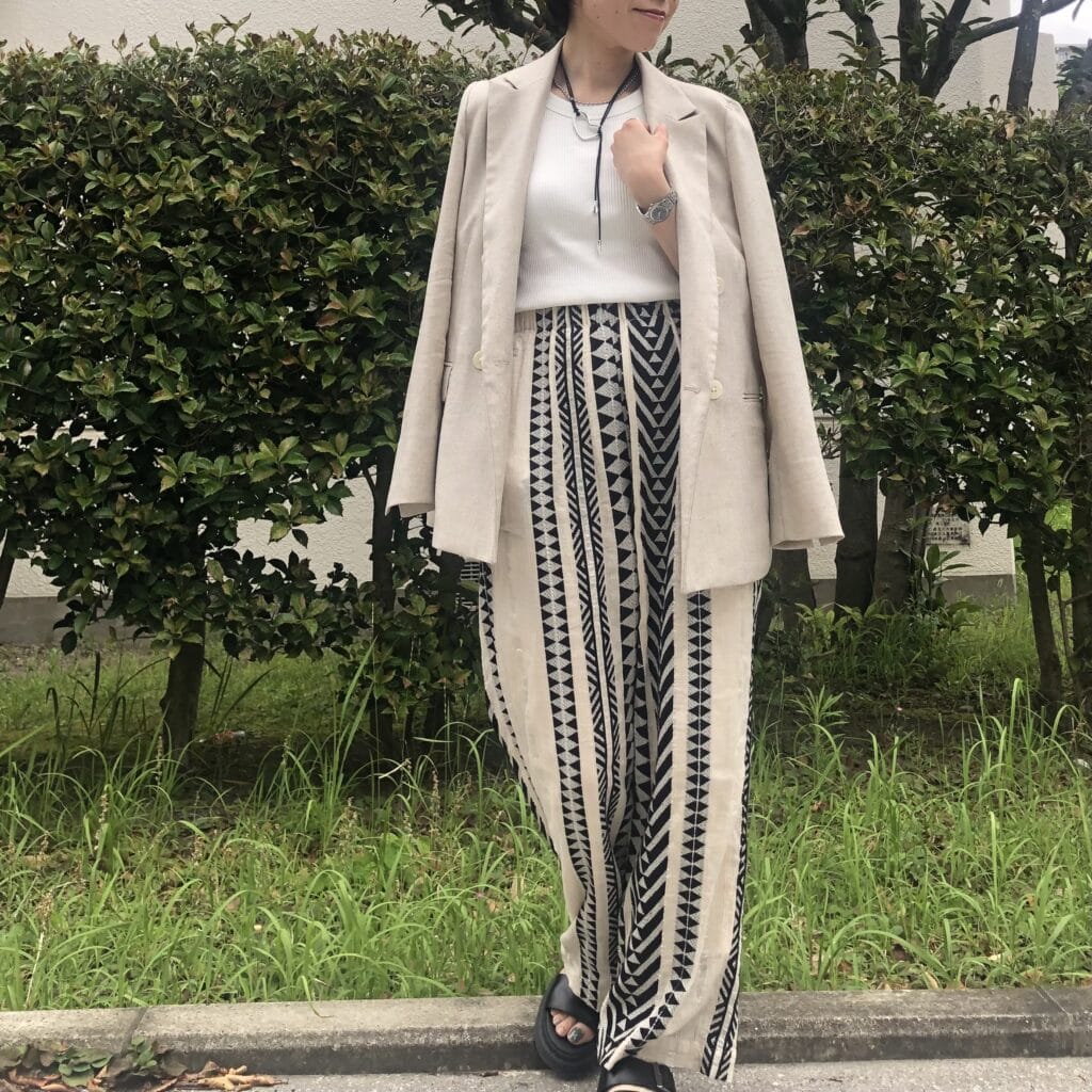 ヌキテパ　アーバンリサーチドアーズ　ジャカード柄パンツ　ユニクロ　インナー　マルシェ　かごバッグ　ドクターマーチン　サンダル　グリフォン　コードネックレス　インムード　40代　コーデ　夏　ガウンワンピース　グリーンレーベルリラクシング　セットアップ