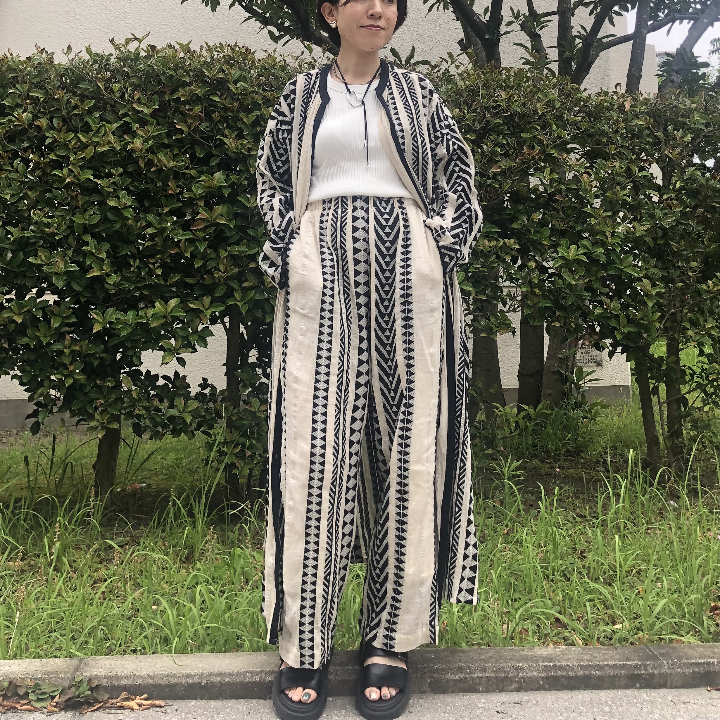 ヌキテパ アーバンリサーチドアーズ ジャカード柄パンツ ユニクロ インナー マルシェ かごバッグ ドクターマーチン サンダル グリフォン コードネックレス インムード 40代 コーデ 夏 ガウンワンピース グリーンレーベルリラクシング セットアップ