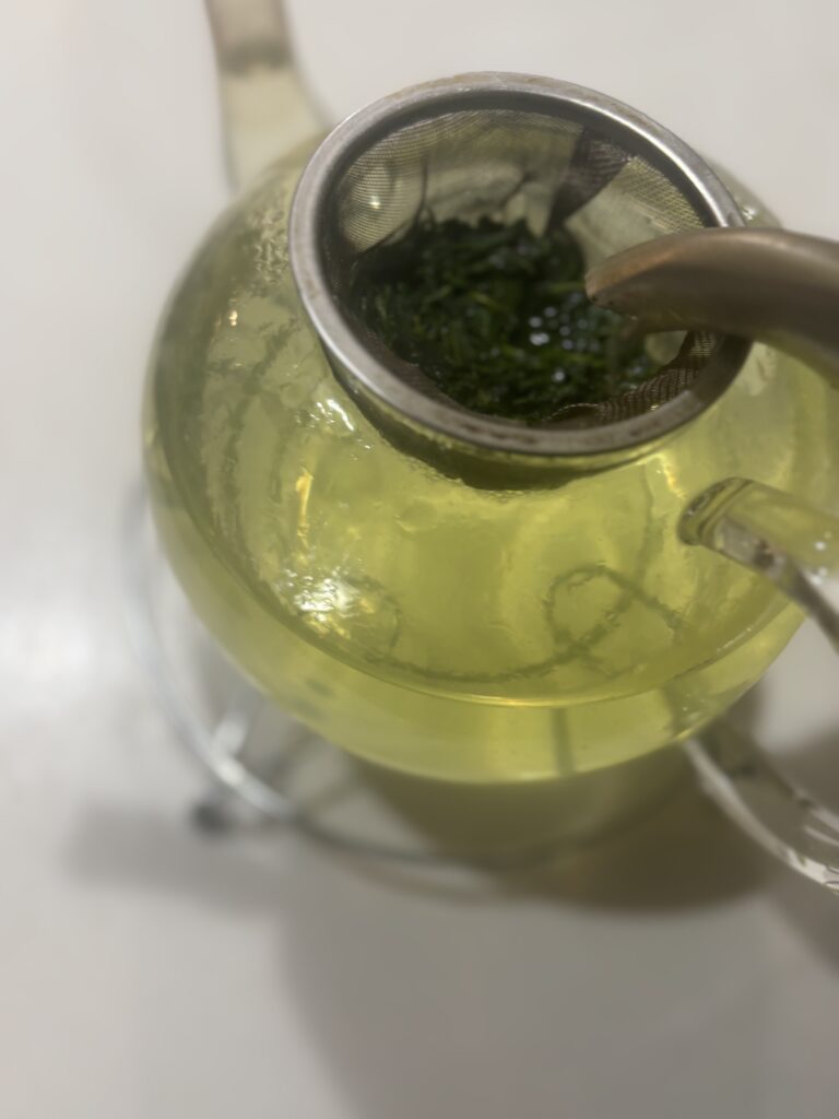 一保堂茶舗「玉露 萬徳50g袋」のお茶を淹れたところ