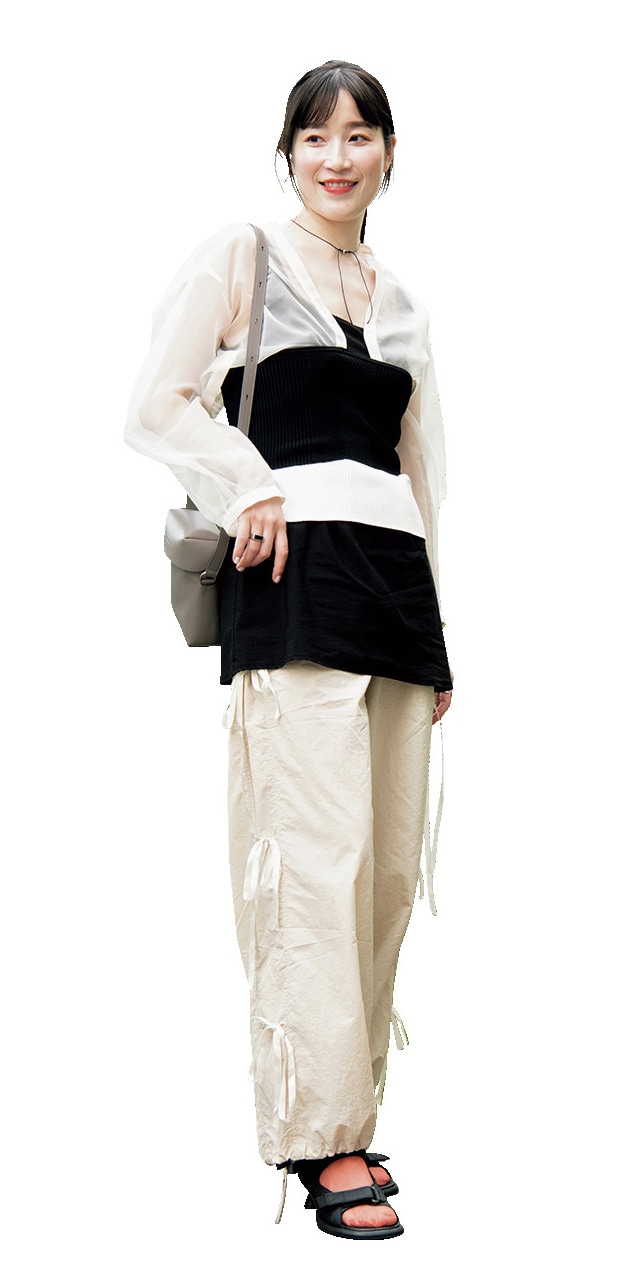 LEEキャラクター 土岐真衣子さんのモノトーンコーデ