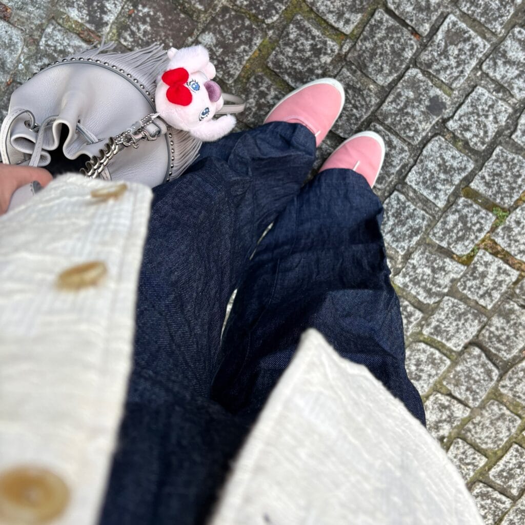 レアチーズちゃんをバッグにつけたLEE100人隊のコーデ