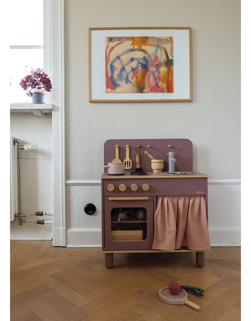 「フレクサ」のままごとセットも部屋に馴染んで