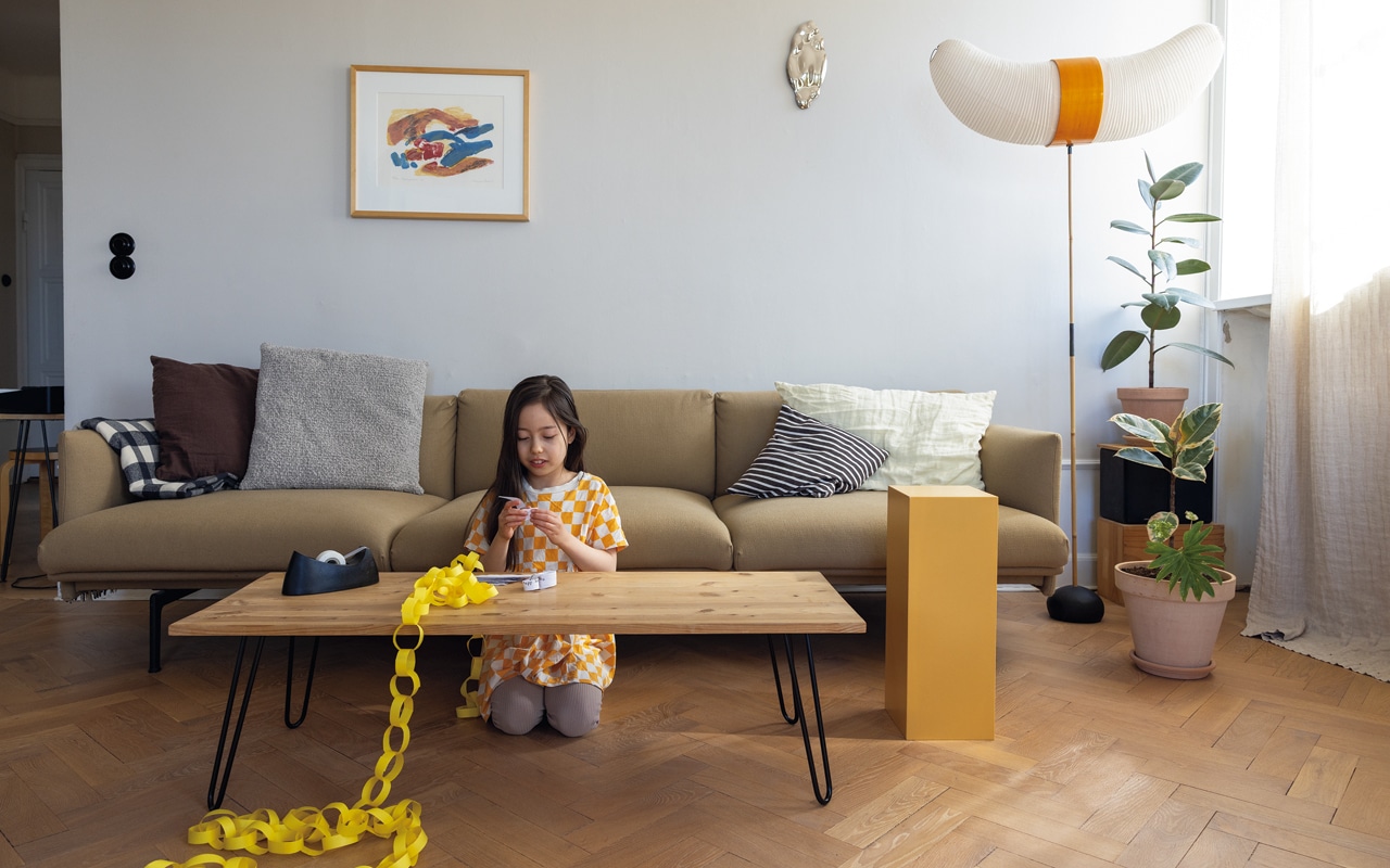 「イサム・ノグチ」の照明が印象的なリビング