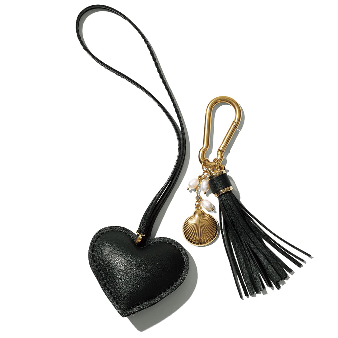 【PETiT MOMENTS（プチ モーメント）】のチャーム　（右）￥7700・（左）￥4400