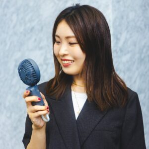 LEE100人隊くみさん愛用　リズムのハンディファン