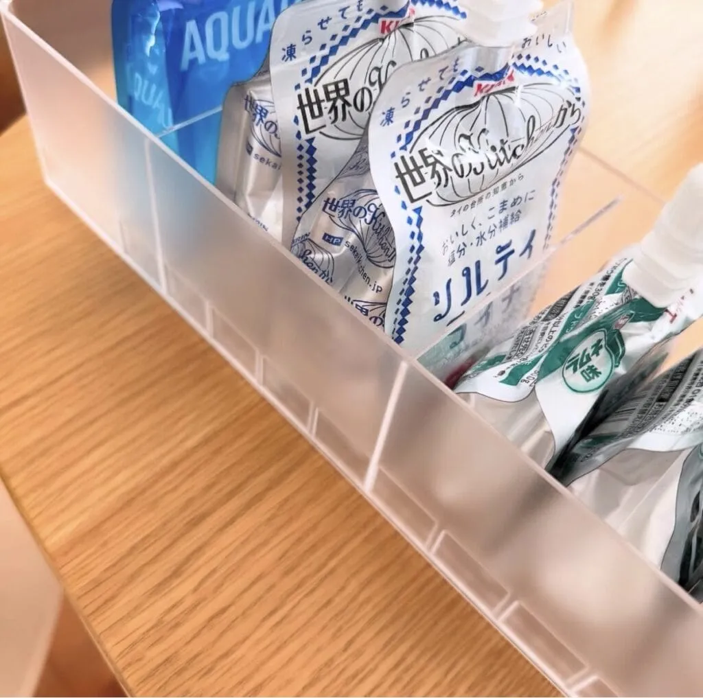 山崎実業「冷蔵庫中収納ケース タワー 仕切り付」使用例