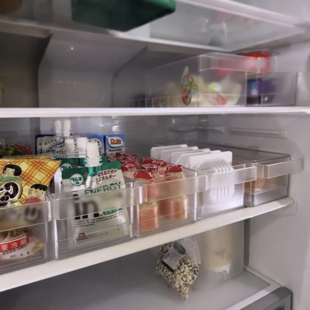 山崎実業のアイテムで収納した冷蔵庫内