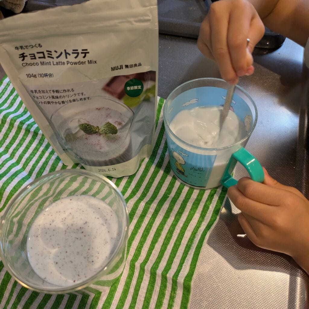 牛乳でつくる チョコミントラテ