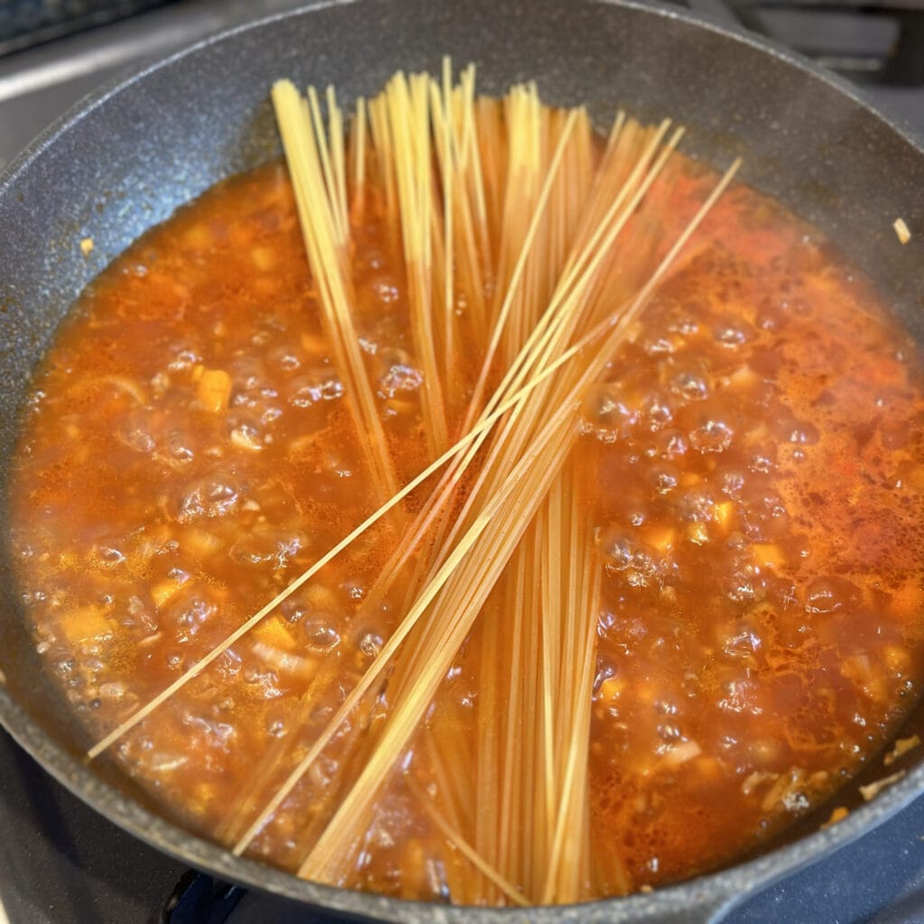 LEE8•9月号 | エンタ麺特集 ワンパンボロネーゼ