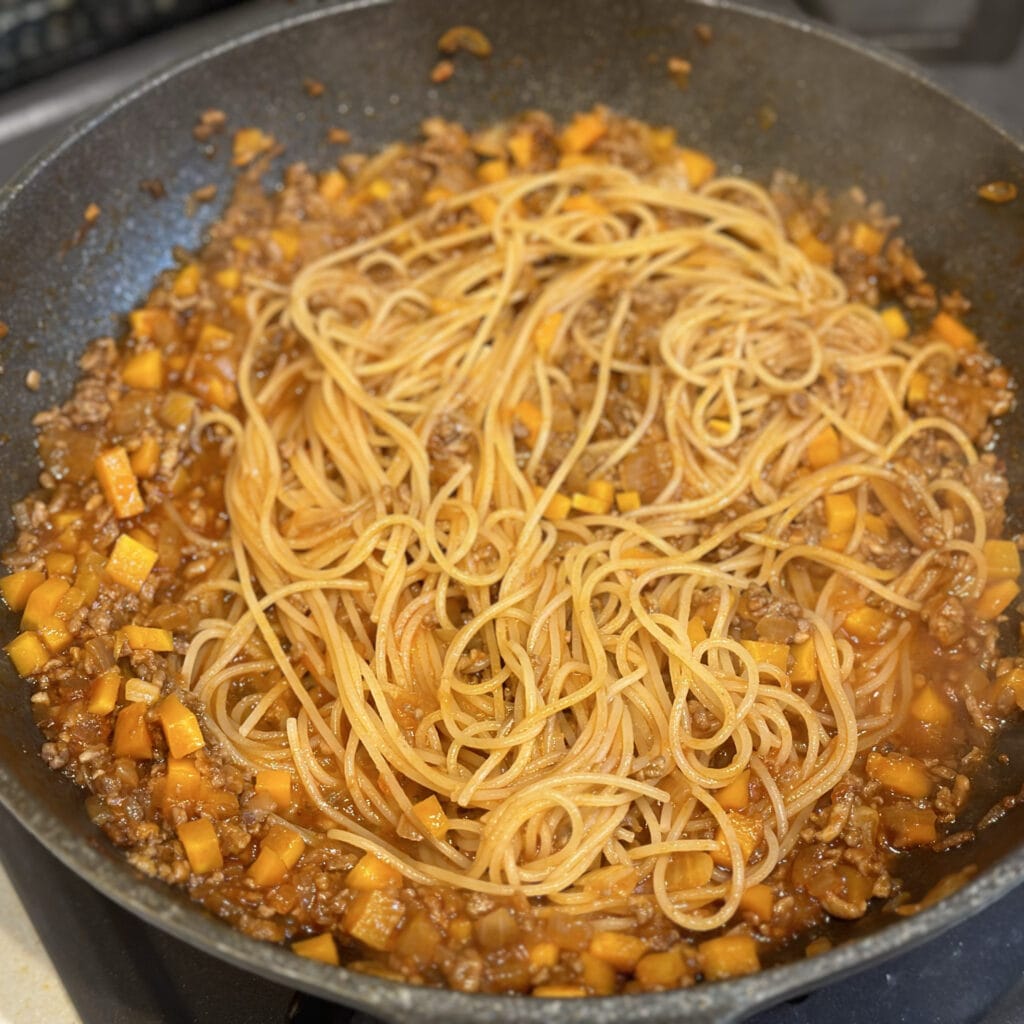 LEE8•9月号 | エンタ麺特集 ワンパンボロネーゼ