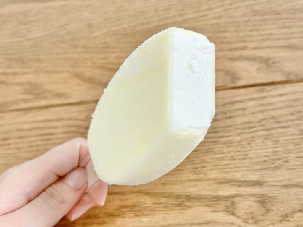 明治ブルガリア フローズンヨーグルトデザート 塩レモンの断面