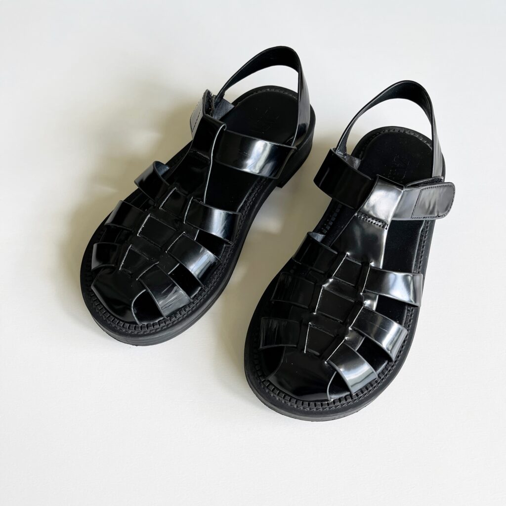 zara　グルカサンダル　ザラ