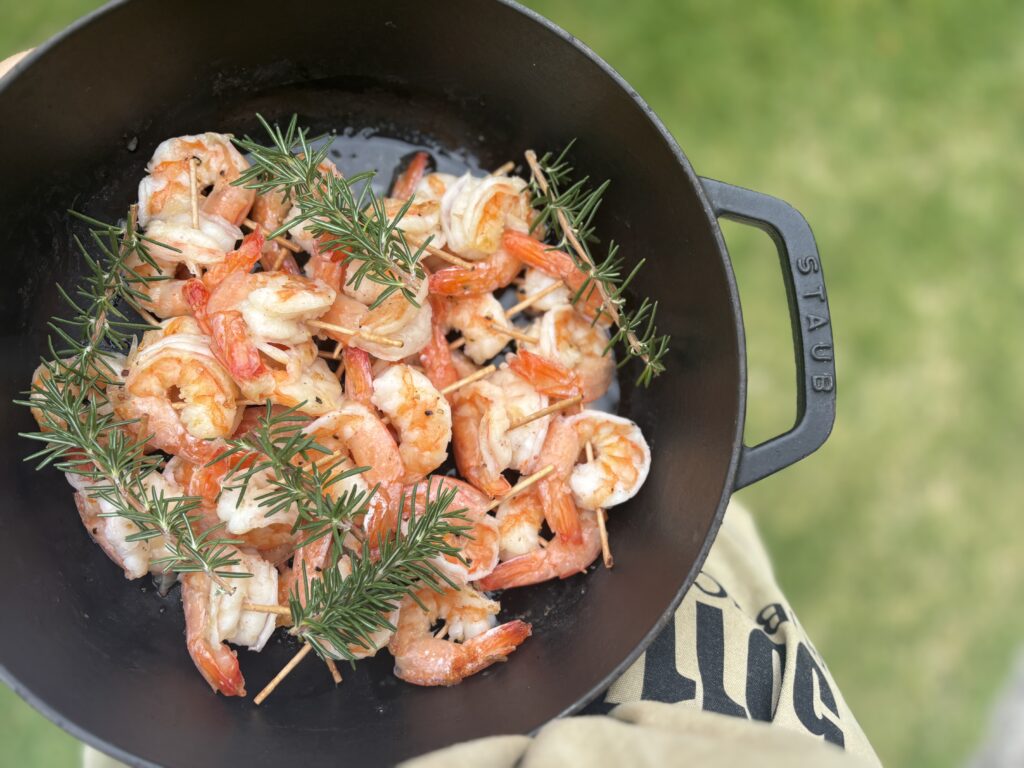 コストコ ガーリックシュリンプとストウブの鍋