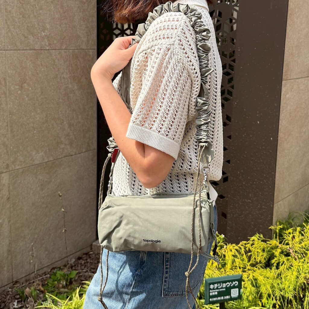 topologie
【LEEオリジナルセット】ボトルサコッシュ＋サテンストラップ
￥16,390