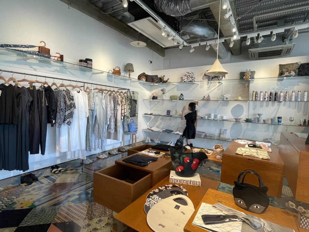 湘南T-SITE内、ミナペルホネンKOTIの店舗風景【その3】