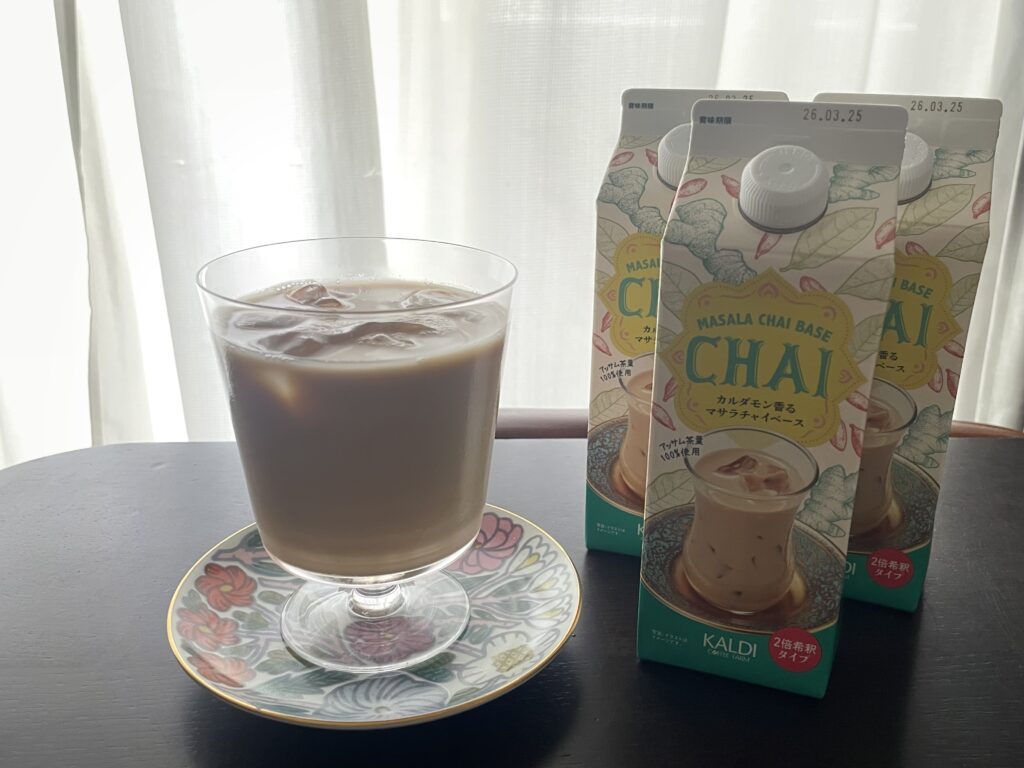 カルディ（KALDI COFFEE FARM）の「カルダモン香るマサラチャイベース」でチャイミルクティーを飲んでみた写真【その2】