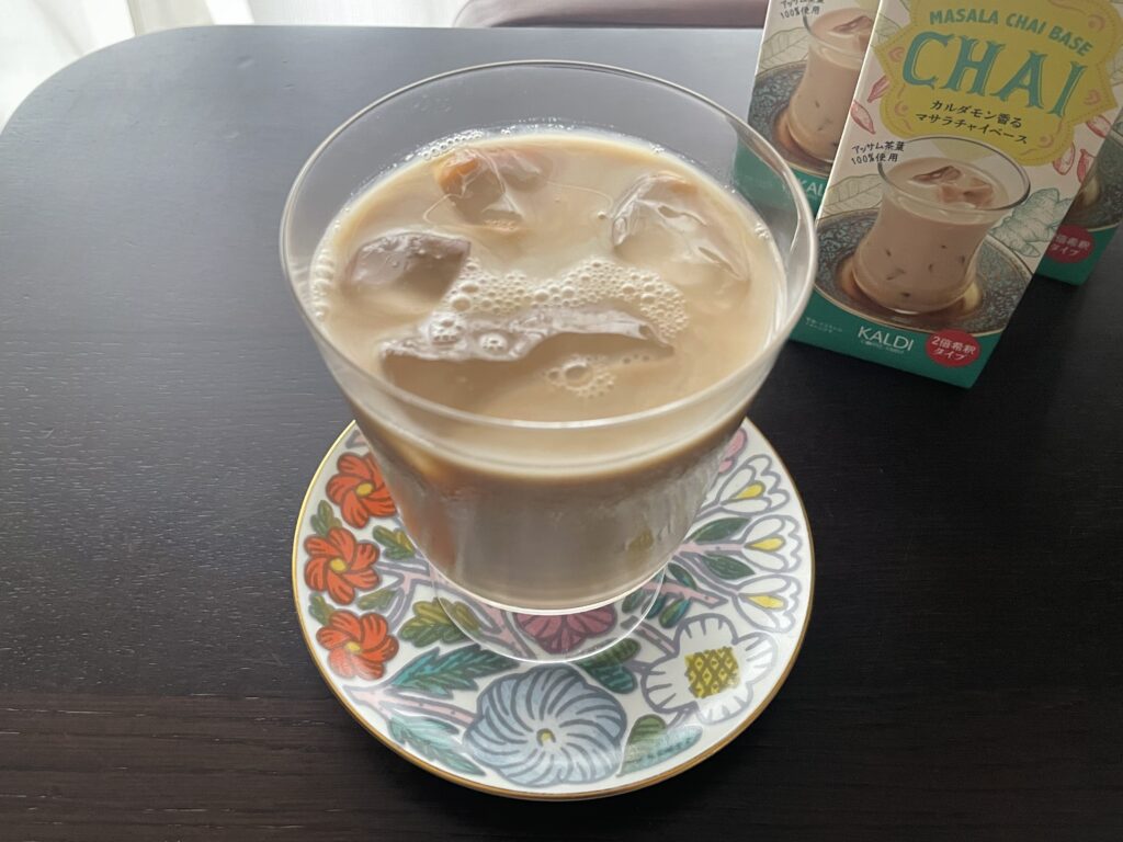 カルディ（KALDI COFFEE FARM）の「カルダモン香るマサラチャイベース」でチャイミルクティーを飲んでみた写真【その3】