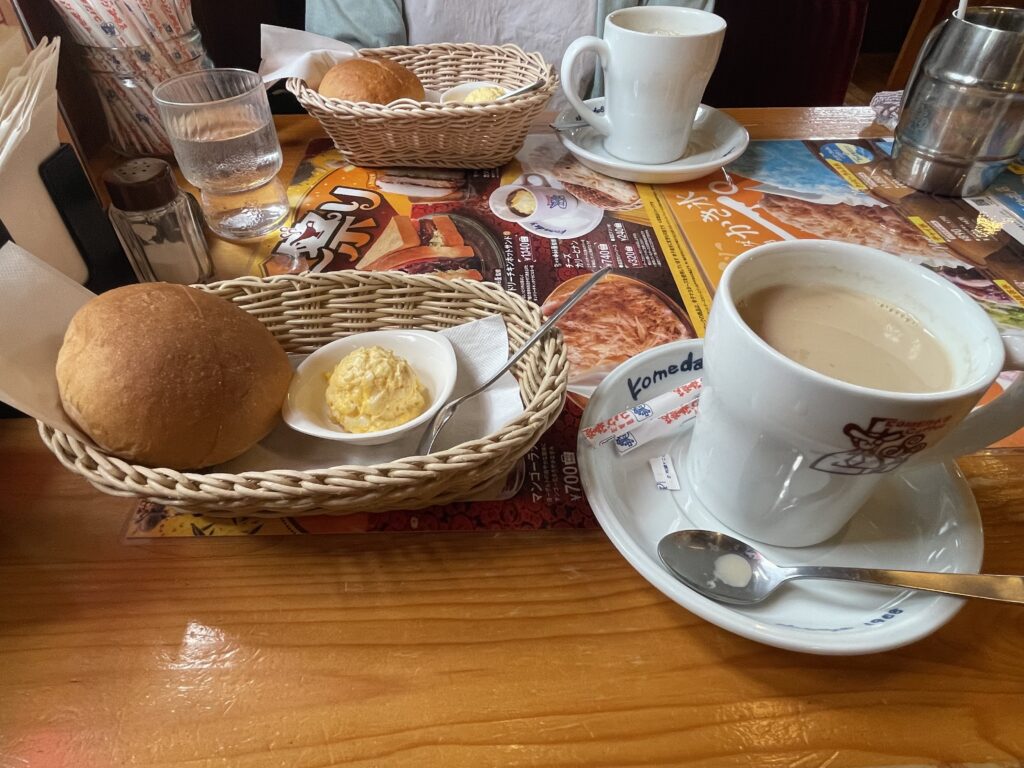 コメダ珈琲店のモーニング。ローブパン。