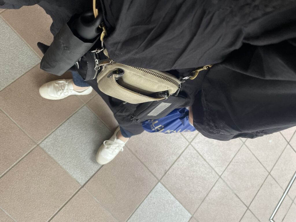 40代女性の2025年7月中旬コーデの足元写真【その2】