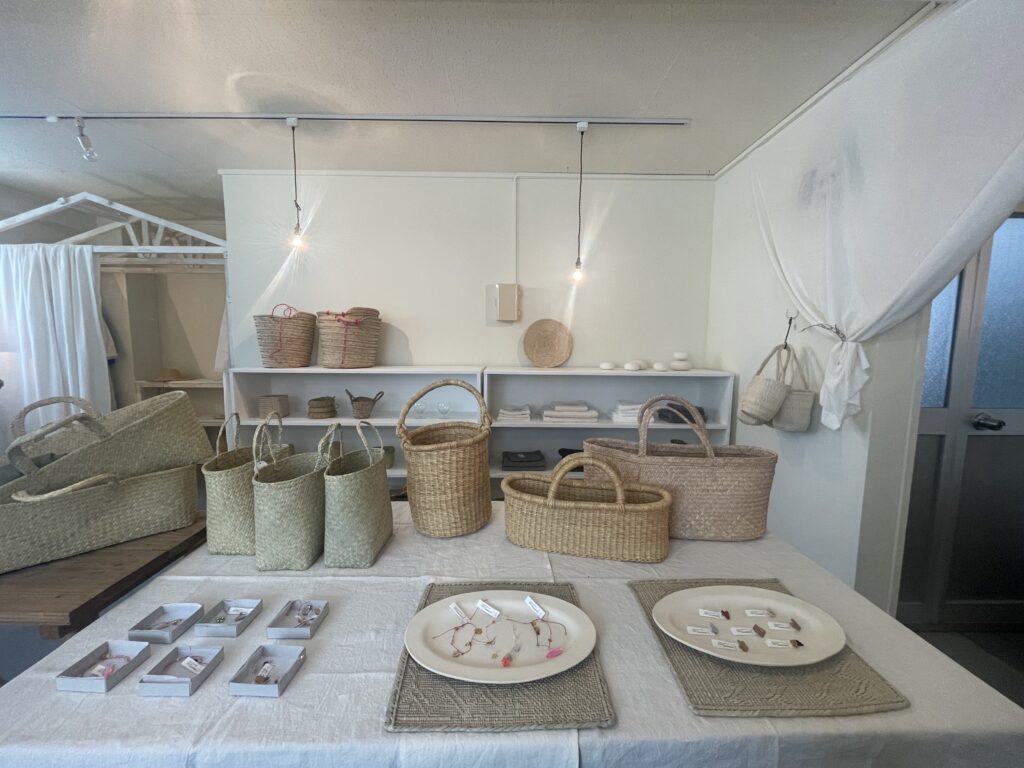 横浜市青葉区内の雑貨屋acuttiの店内写真その2