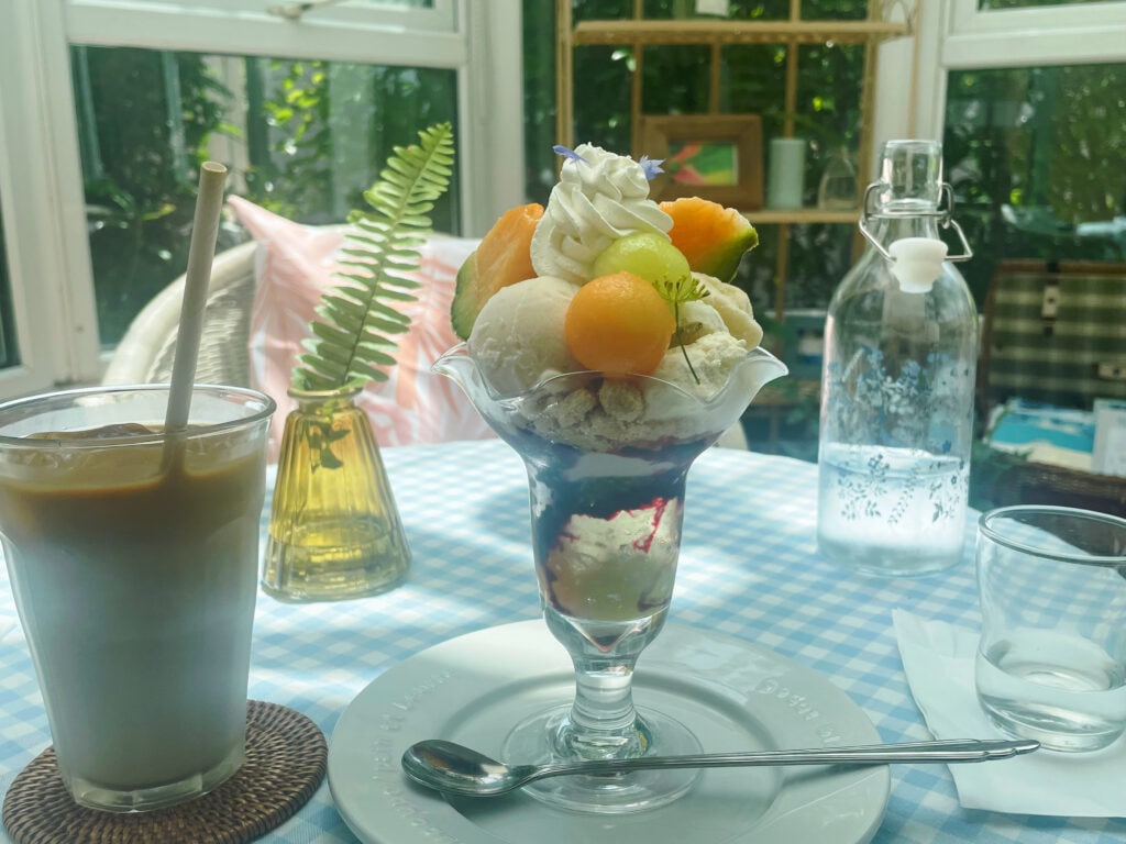 カフェネイビーのメロンパフェの写真【その1】