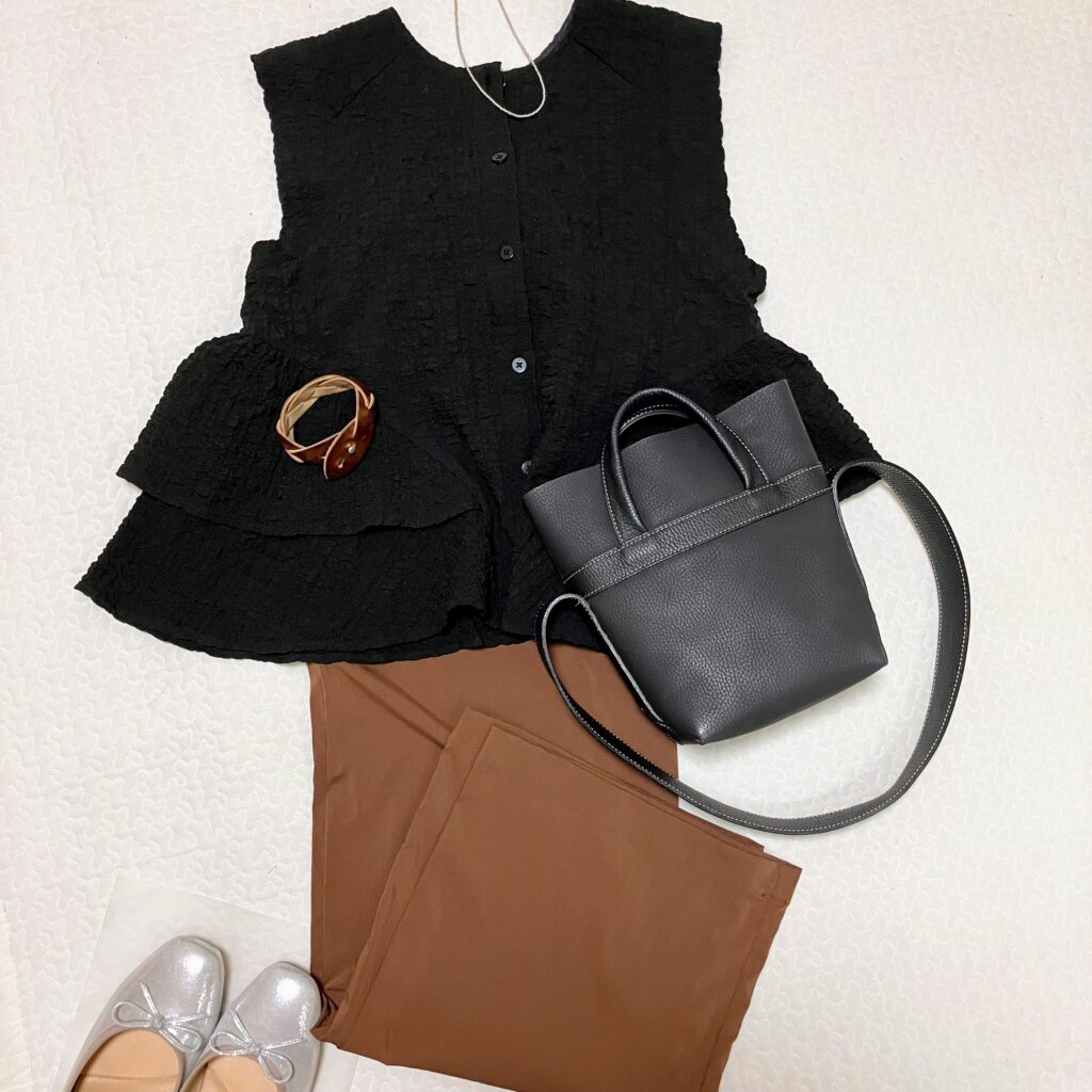 ブラックコーデ　LEE８・９月合併号　目黒越子