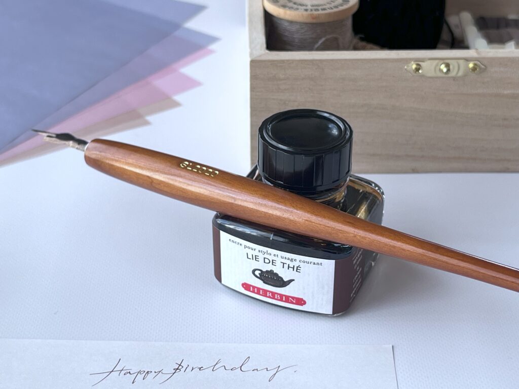 写真　カリグラフィーと手作りカード