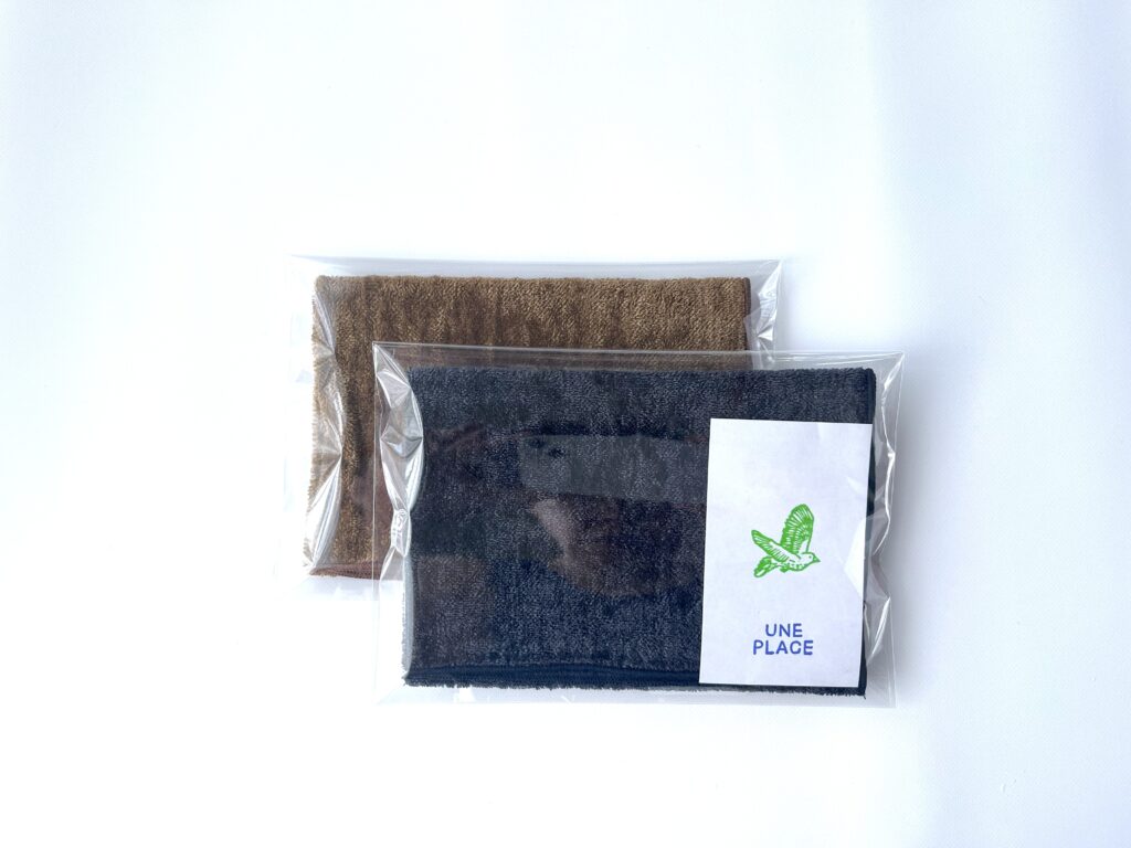 写真　une placeのベルベットリネンハンカチ　贈りもの