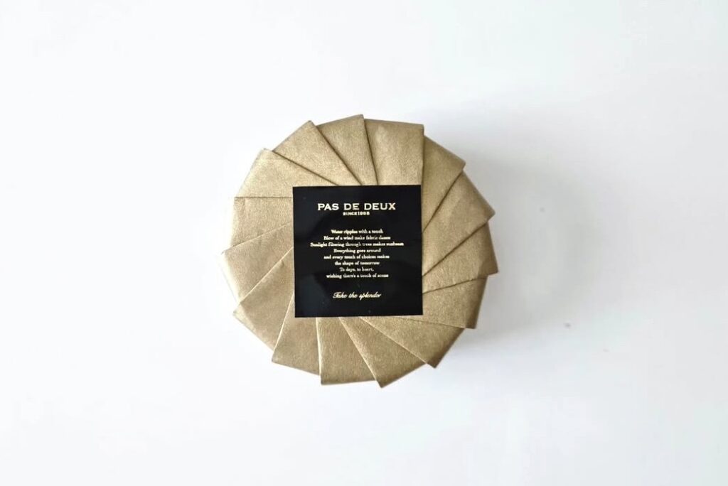 写真　pas de deuxのクッキー缶