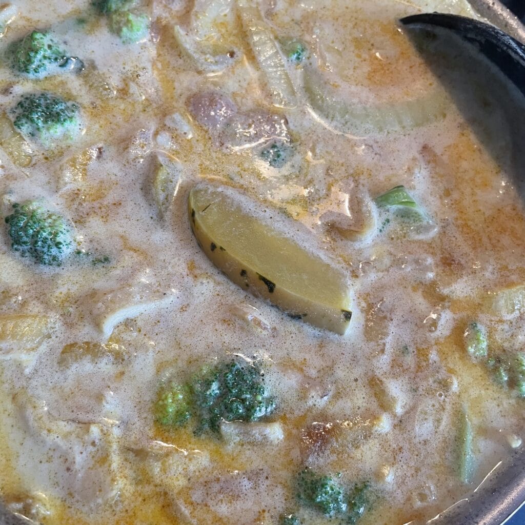 市瀬悦子さんのレシピ「ブロッコリーとかぼちゃのカレークリームスープ」を40代主婦が作ってみた写真