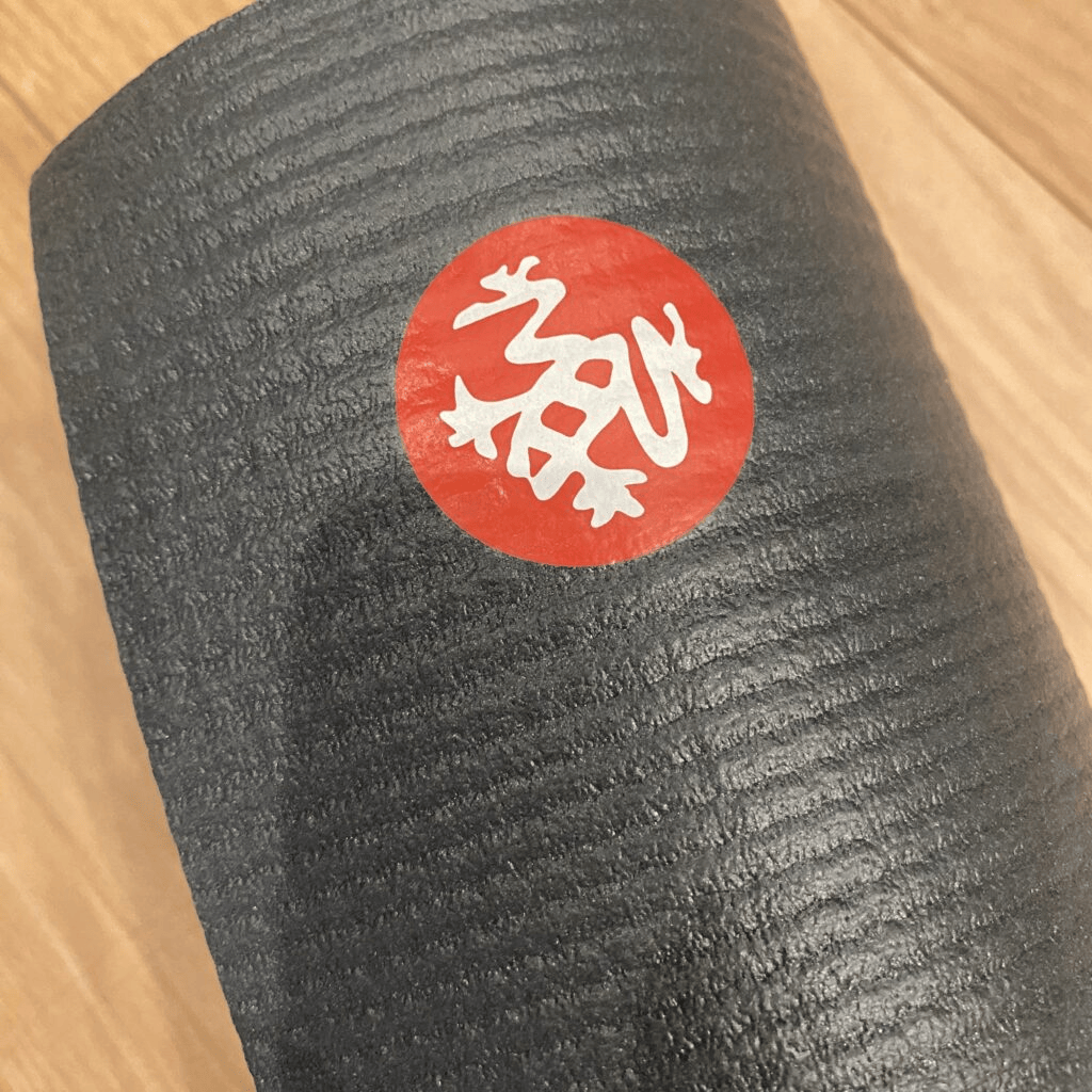 マンデュカ　ロゴのアップ