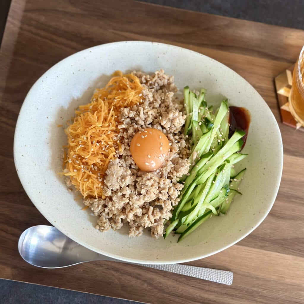 コウケンテツさんのビビンパ風「鶏そぼろ炒め 卵黄のっけ」