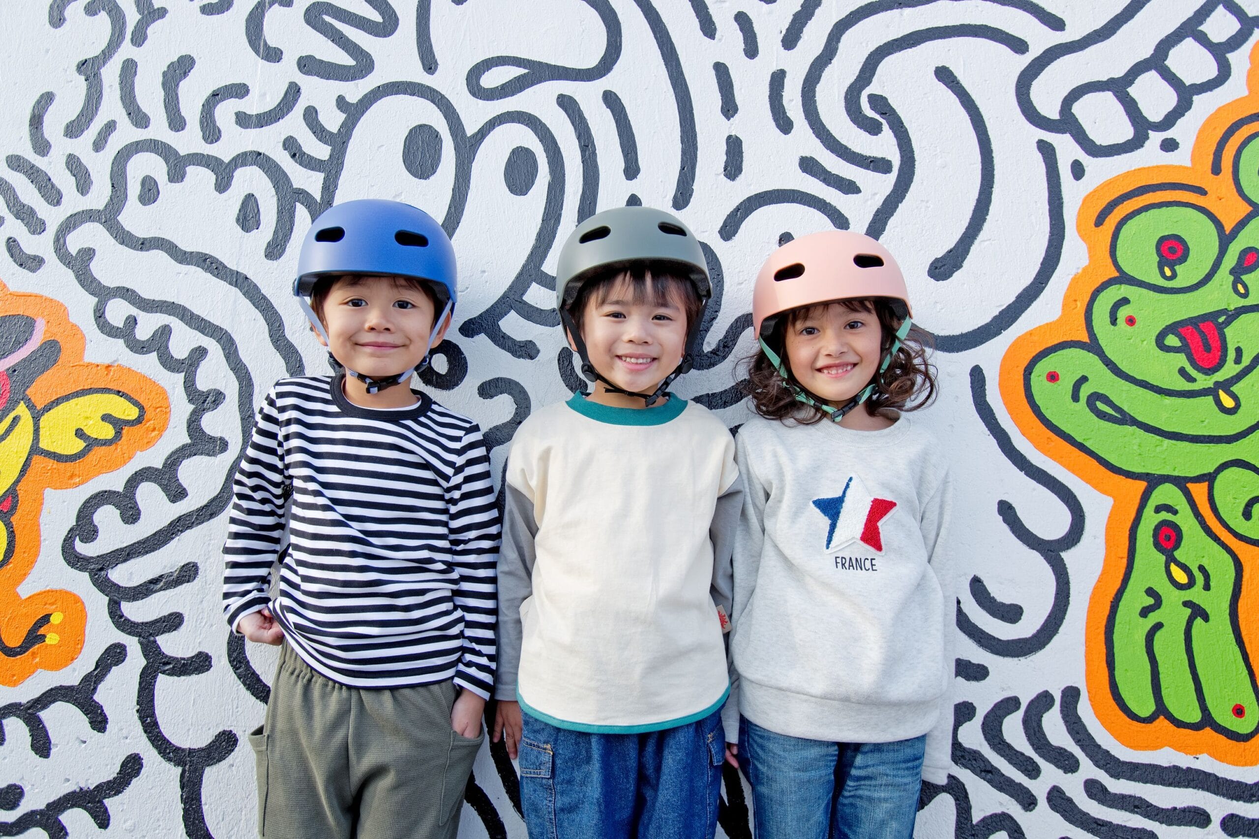 オージーケーカブト「バニーホップ」子ども用自転車ヘルメット 着用イメージ画像1