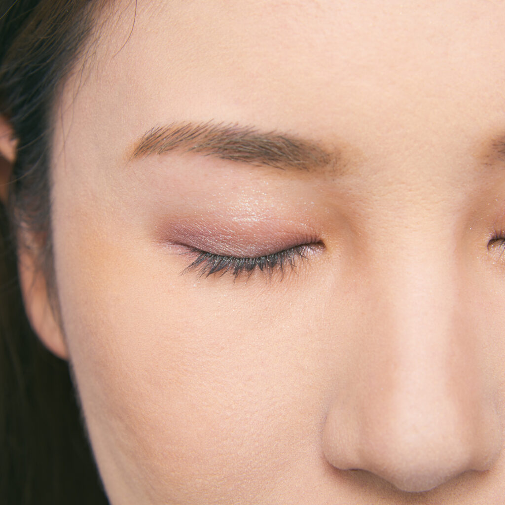 シンクロマティック アイシャドウパレットの【EX-15 Sound oh Sahara サウンド オブ サハラ】と、ピュア コンプレクション ブラッシュの【11  Naked Breath ネイキッド ブレス】を使用したところ