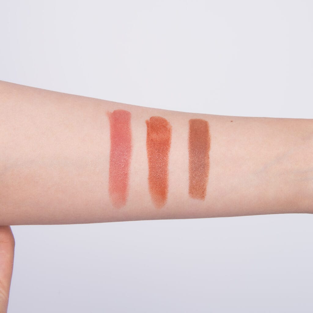 ベルベットシーン リップカラーno
3色を腕にスウォッチ。