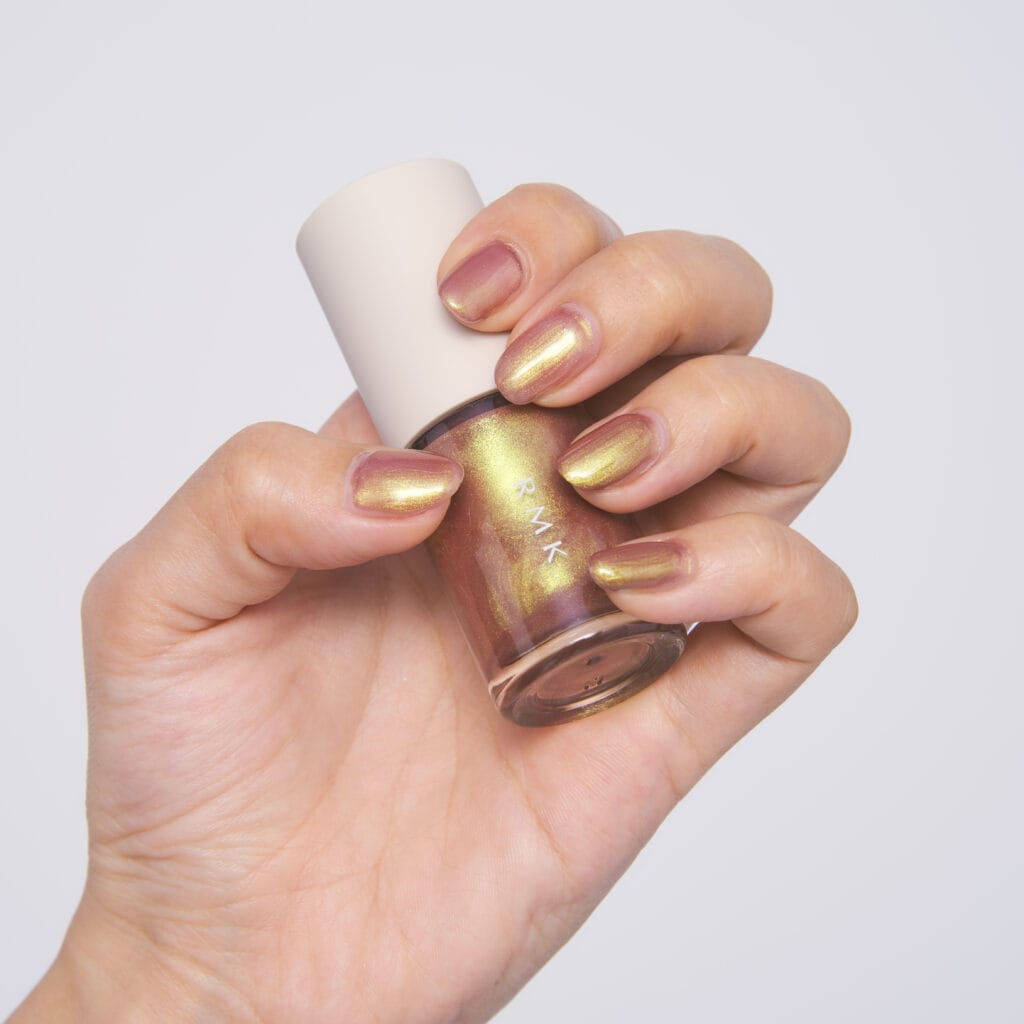 ネイルラッカー【EX-25  Hyper Honedew ハイパー ハニーデュウ】を使用。