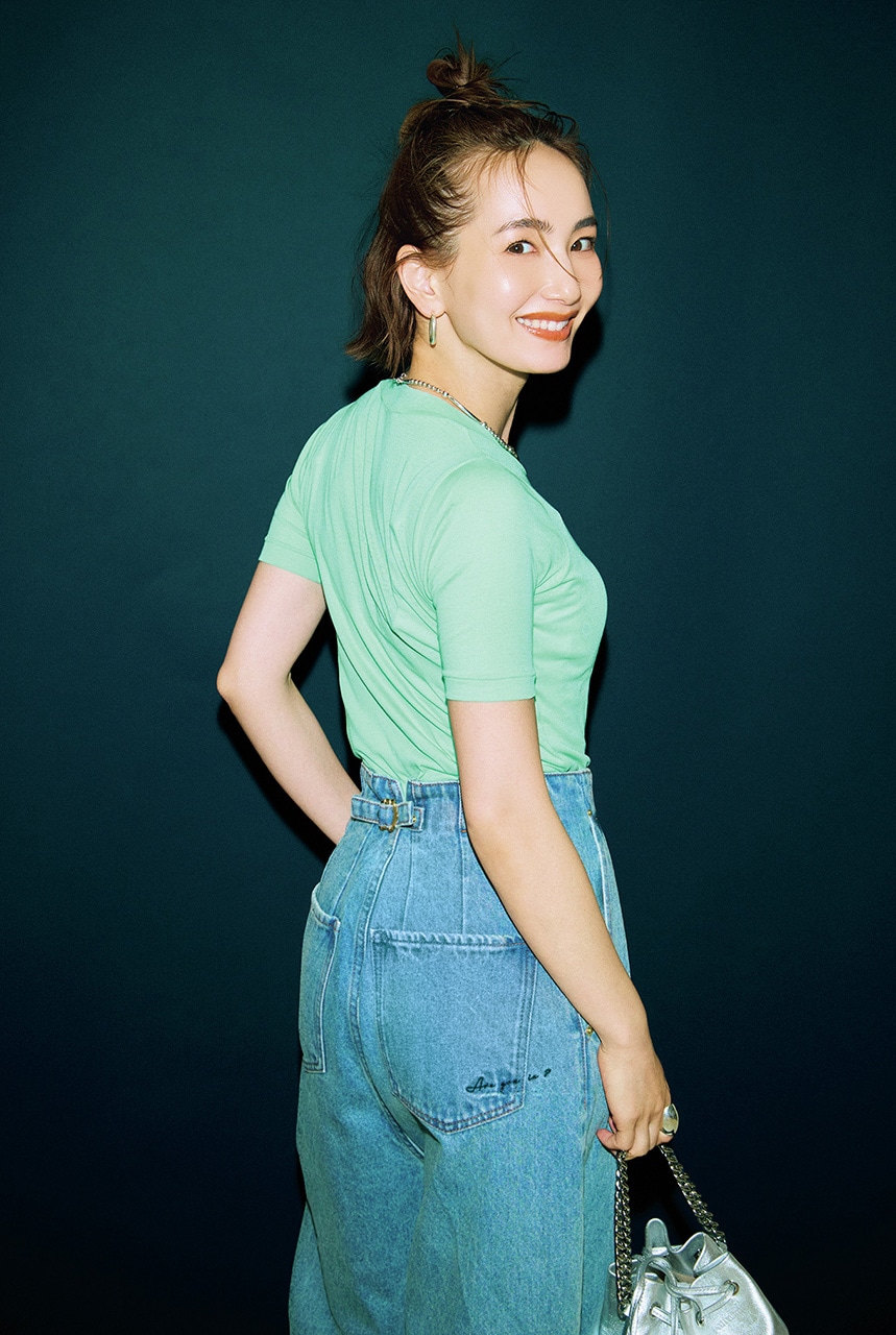 辻元舞さんのデニムコーデ