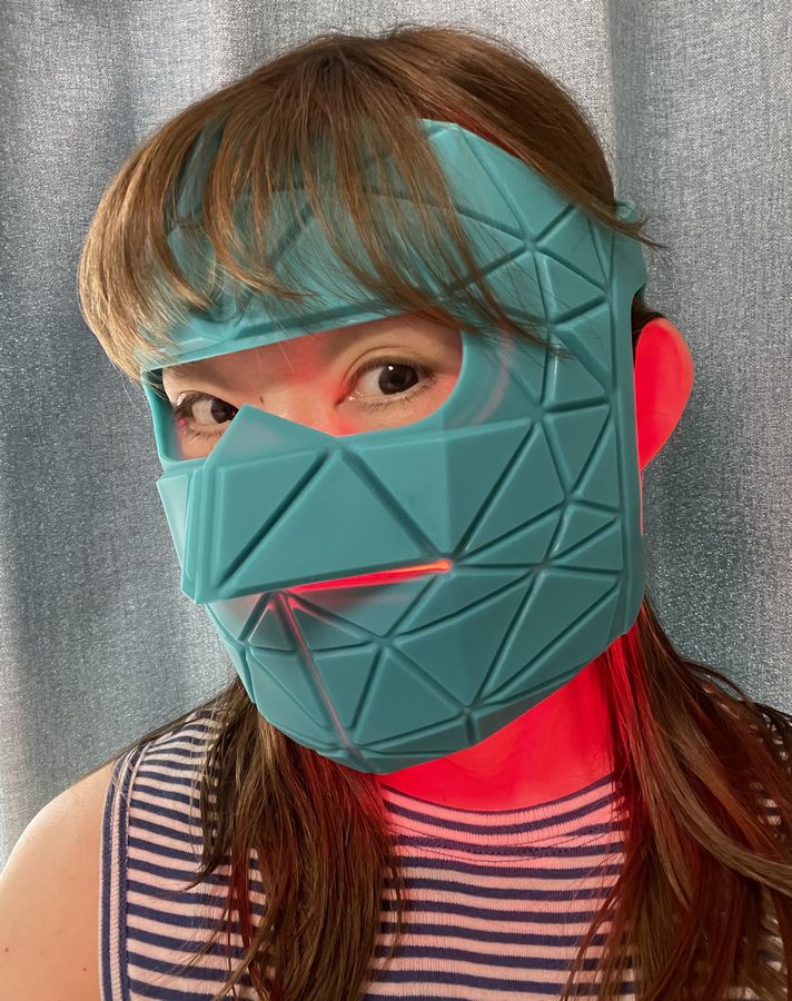 ヤーマン「ブルーグリーンマスク リフト」神原サリーさん着用